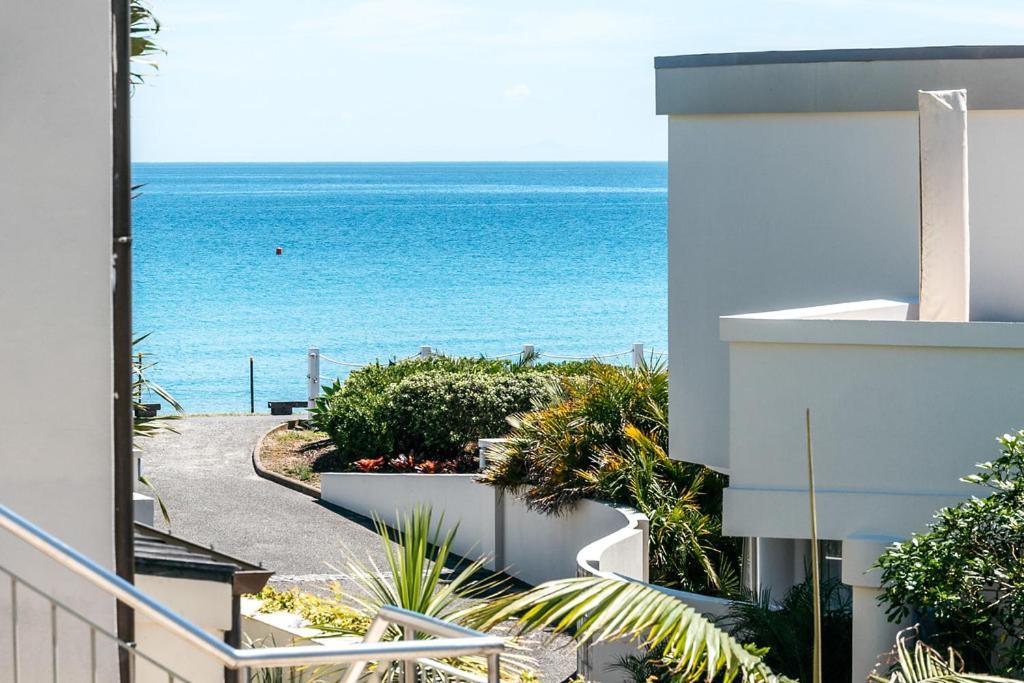 Onetangi Beach Apartments Ngoại thất bức ảnh