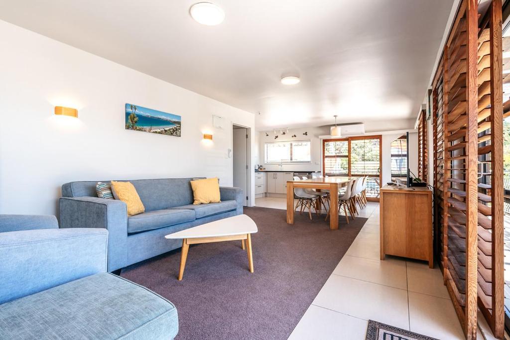 Onetangi Beach Apartments Ngoại thất bức ảnh