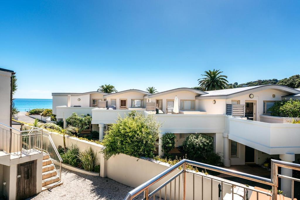 Onetangi Beach Apartments Ngoại thất bức ảnh
