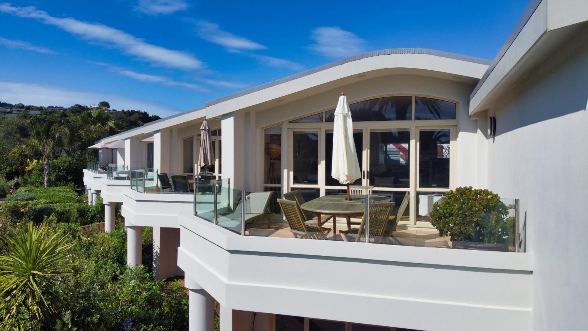 Onetangi Beach Apartments Ngoại thất bức ảnh
