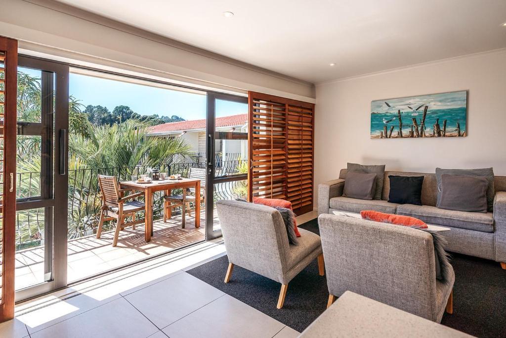 Onetangi Beach Apartments Ngoại thất bức ảnh