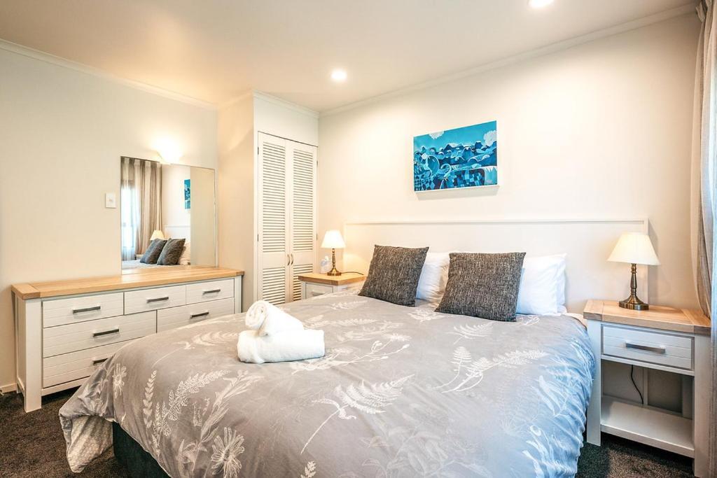 Onetangi Beach Apartments Ngoại thất bức ảnh