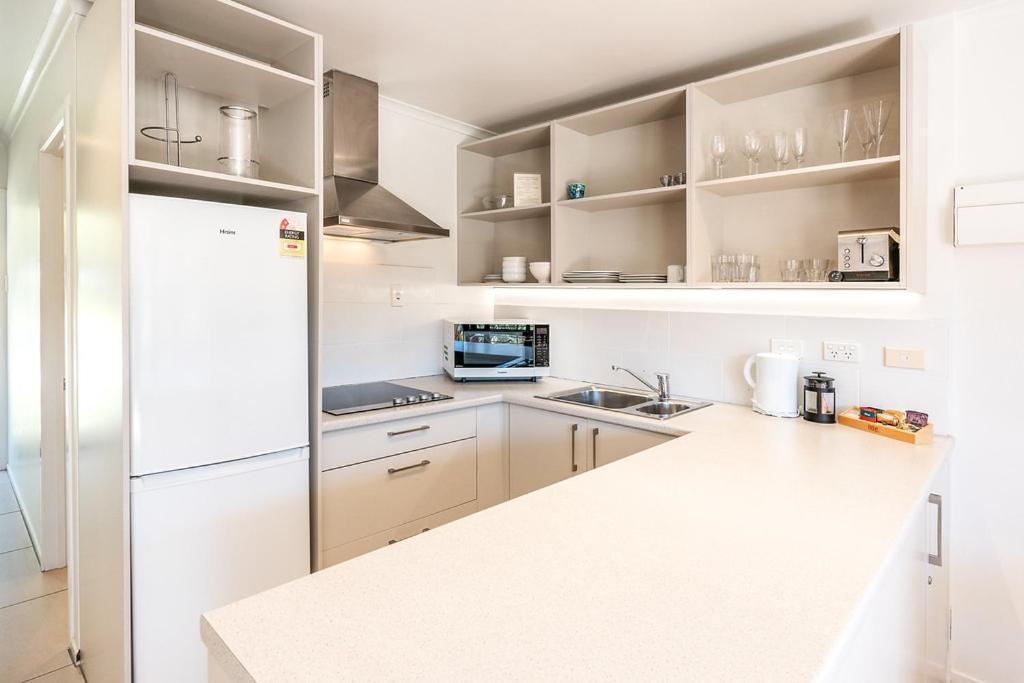 Onetangi Beach Apartments Ngoại thất bức ảnh