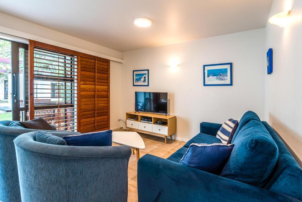 Onetangi Beach Apartments Ngoại thất bức ảnh