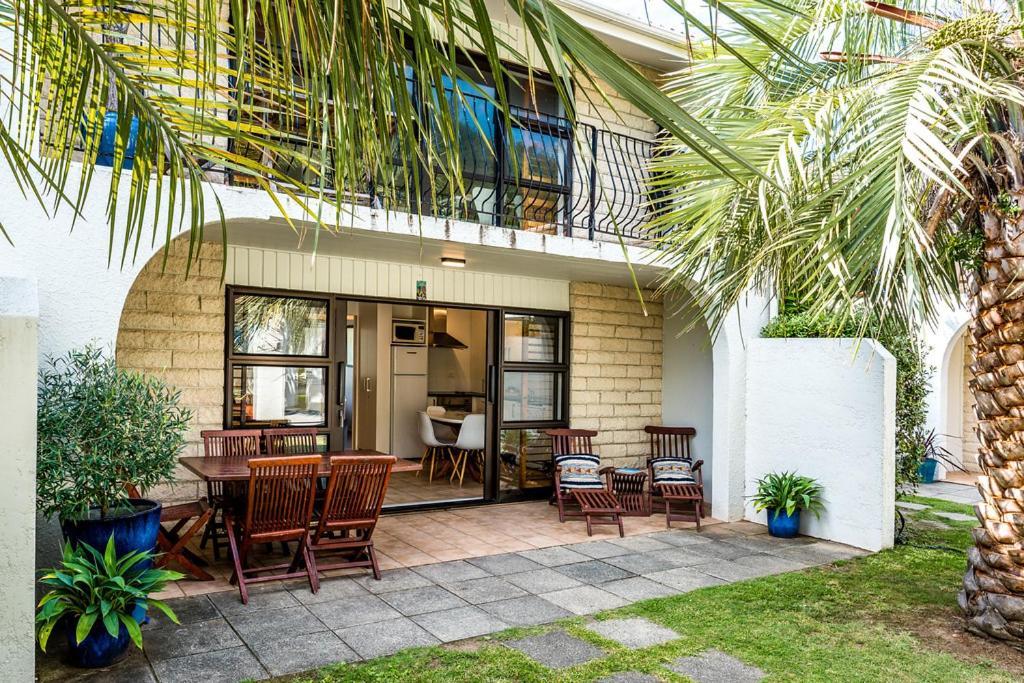 Onetangi Beach Apartments Ngoại thất bức ảnh