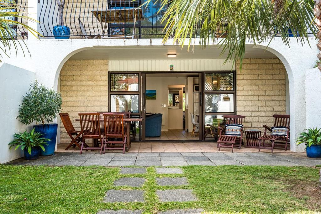 Onetangi Beach Apartments Ngoại thất bức ảnh