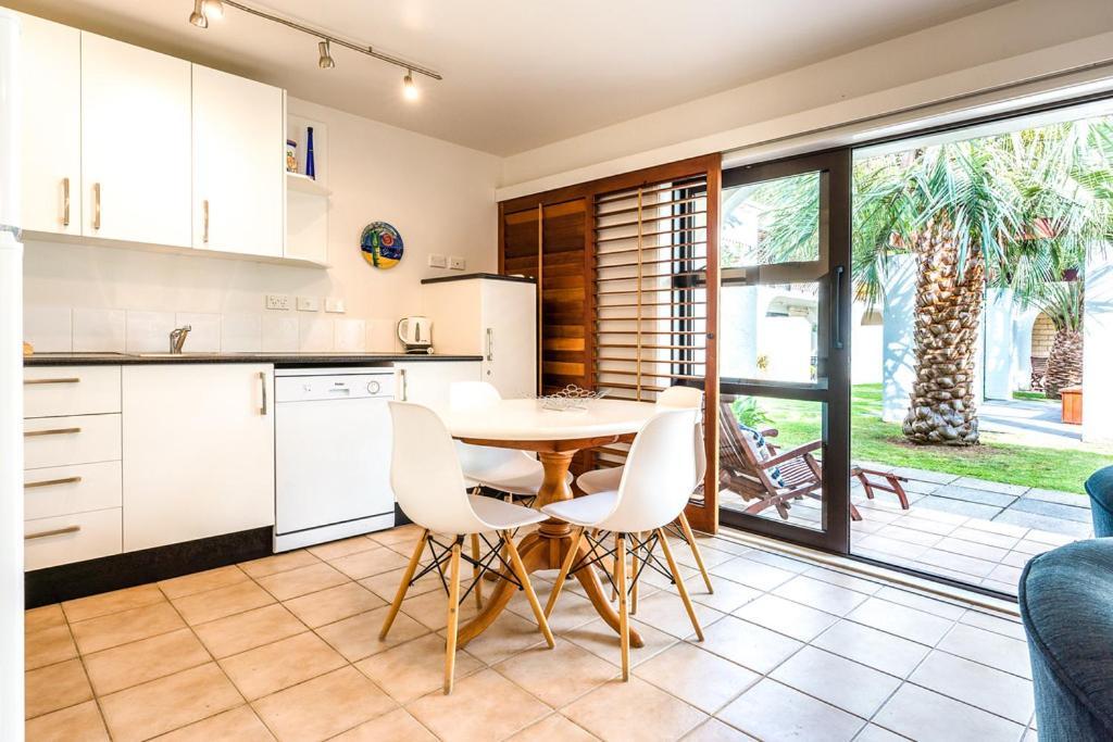 Onetangi Beach Apartments Ngoại thất bức ảnh