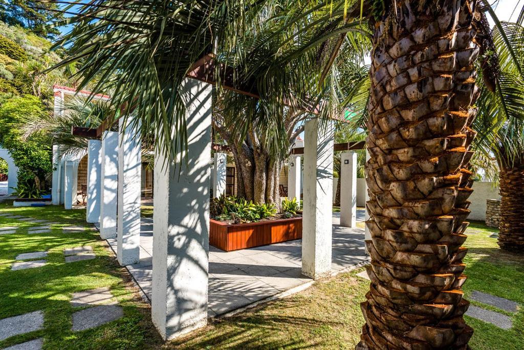 Onetangi Beach Apartments Ngoại thất bức ảnh