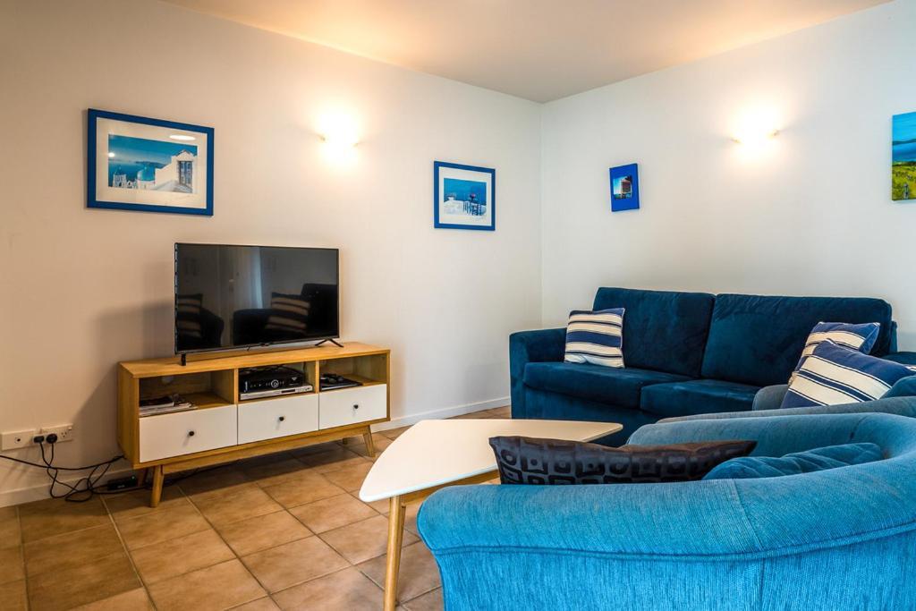 Onetangi Beach Apartments Ngoại thất bức ảnh