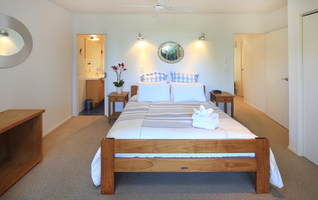 Onetangi Beach Apartments Ngoại thất bức ảnh