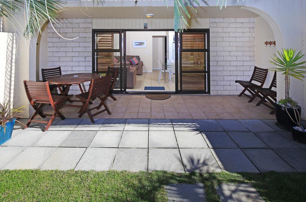 Onetangi Beach Apartments Ngoại thất bức ảnh